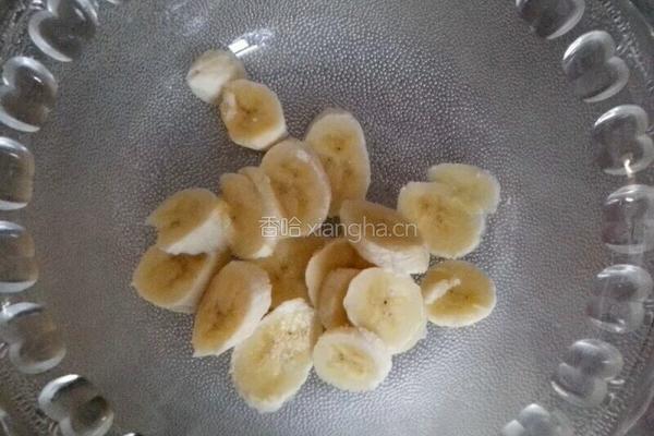 香蕉松饼的做法图解1