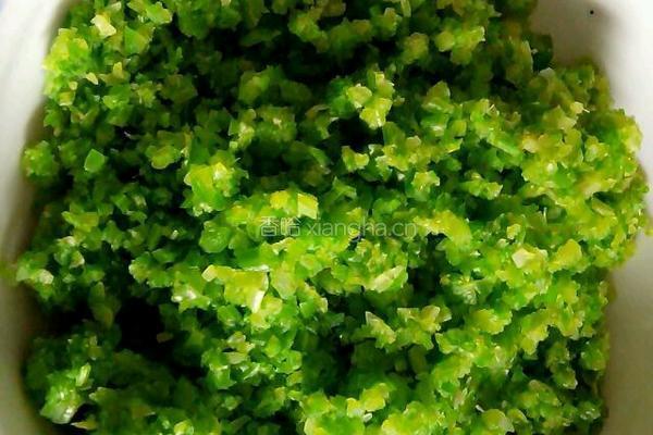 猪肉芹菜饺子的做法图解1