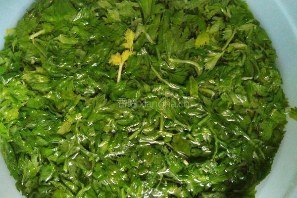 芹菜猪肉馅水饺的做法图解2
