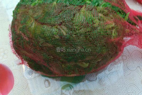 芹菜猪肉馅水饺的做法图解3