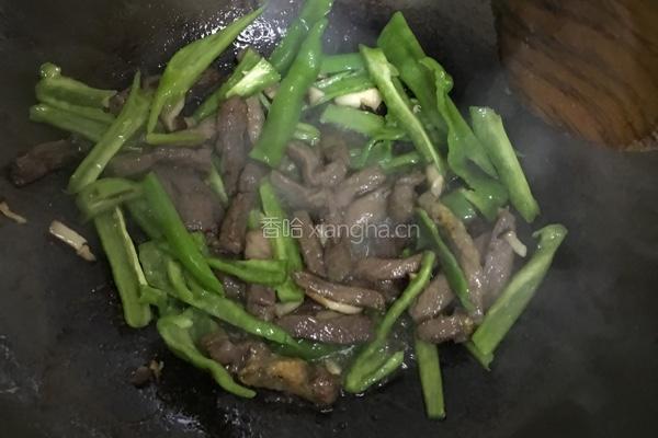尖椒牛肉的做法图解2
