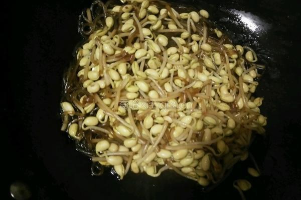 黄豆芽焖粉条的做法图解5