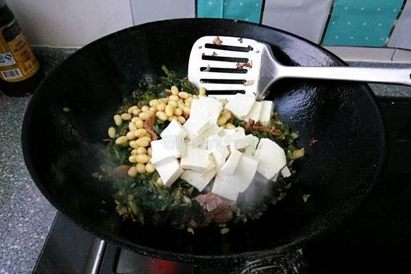 雪里蕻炒豆腐的做法图解7