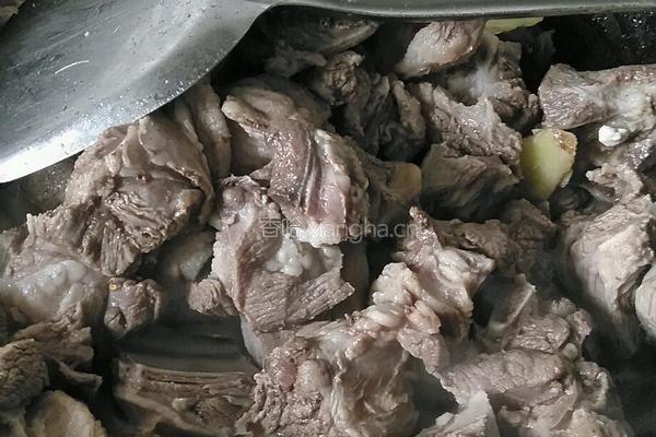萝卜焖羊脖子的做法图解5