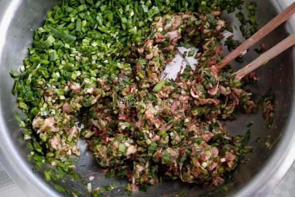 猪肉韭菜馅饼的做法图解3