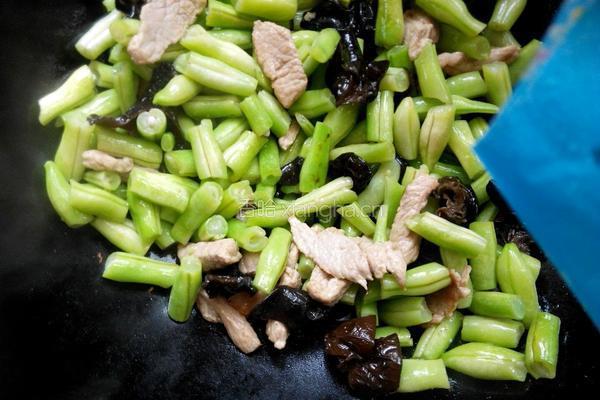 扁豆木耳烧肉的做法图解6