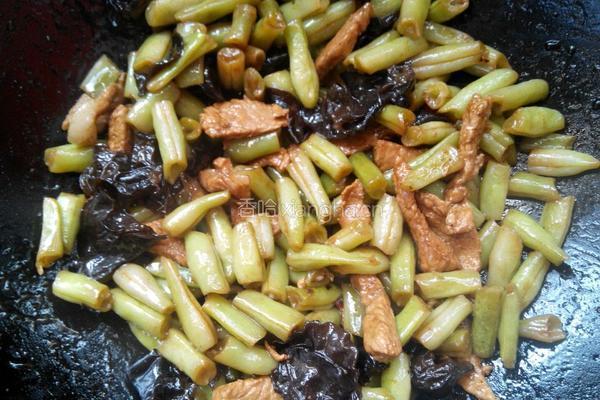 扁豆木耳烧肉的做法图解8