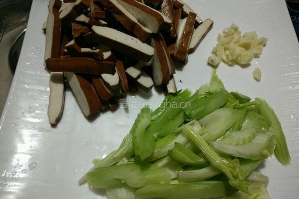 西芹肉丝炒香干的做法图解2