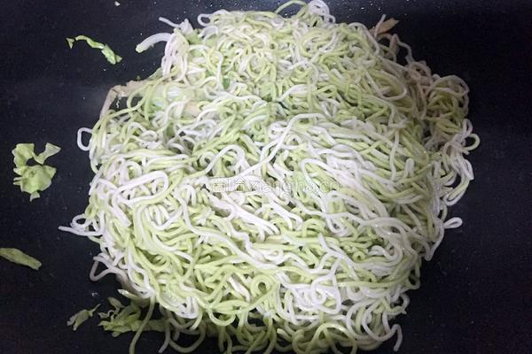 炒双色面的做法图解11