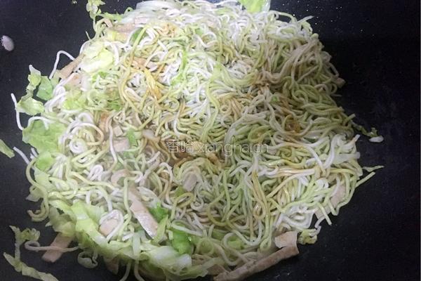 炒双色面的做法图解12