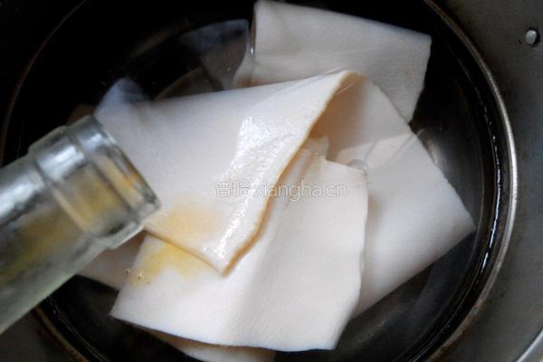 鲤鱼肉皮冻的做法图解2