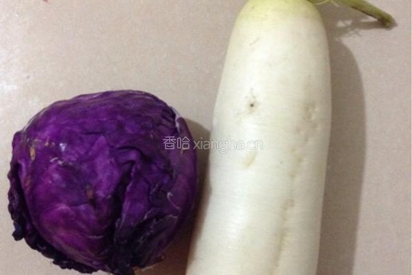酸甜萝卜条的做法图解1