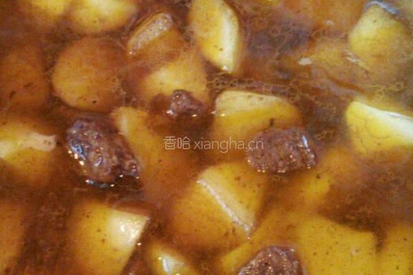 牛肉炖土豆的做法图解2