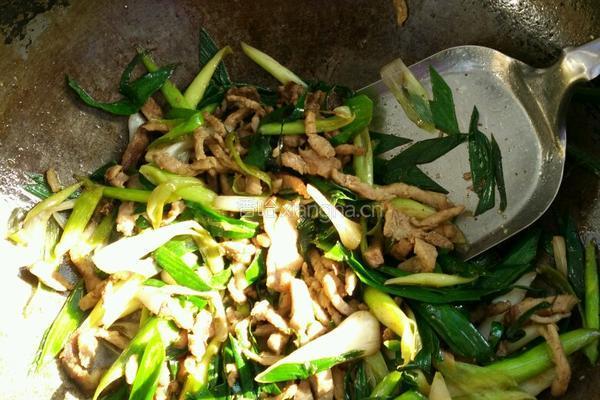 蒜苗炒五花肉的做法图解7