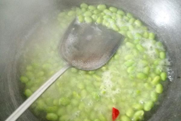 毛豆米烧虾的做法图解5