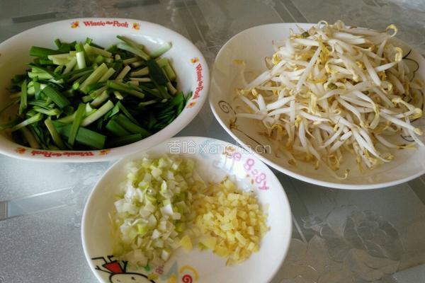 豆芽炒韭菜的做法图解1