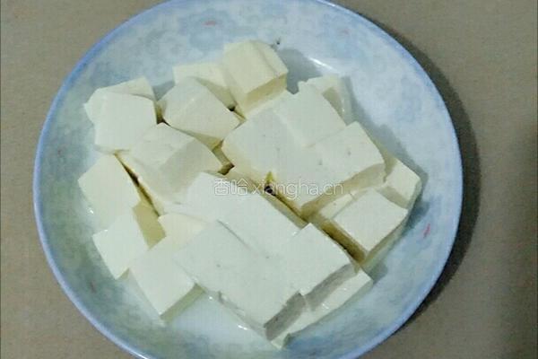 豆腐红烧蝴蝶结的做法图解1