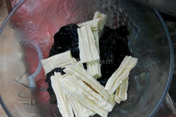 鸡蛋炒木耳的做法图解3