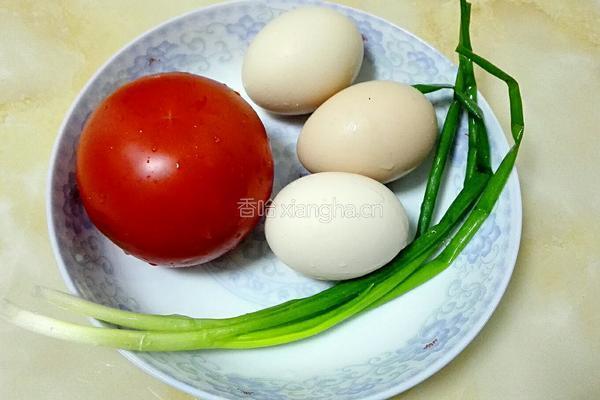 西红柿炒鸡蛋的做法图解1