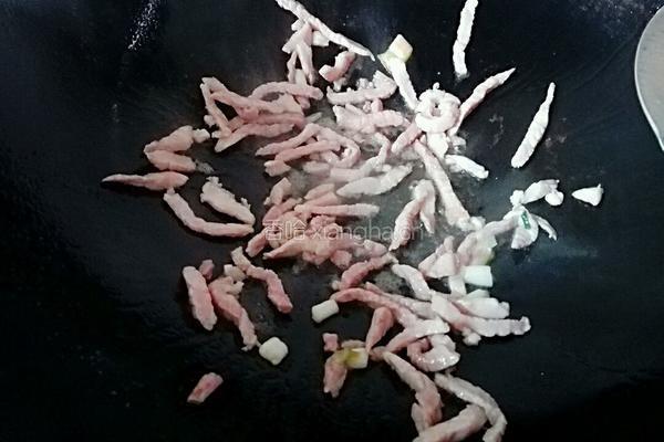 瘦肉炒平菇的做法图解3