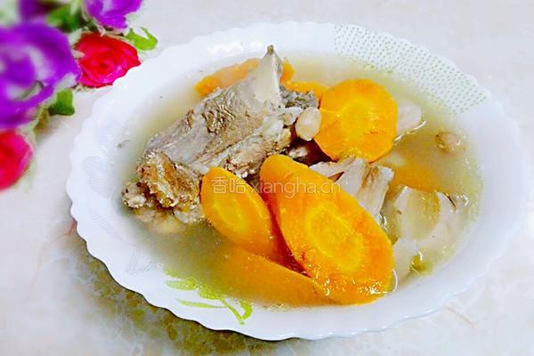胡萝卜莲藕煲猪骨