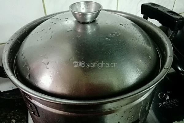 胡萝卜莲藕煲猪骨的做法图解4
