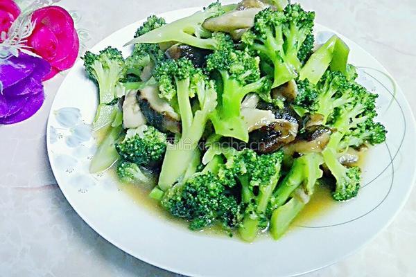 鲜冬菇炒西兰花的做法图解8
