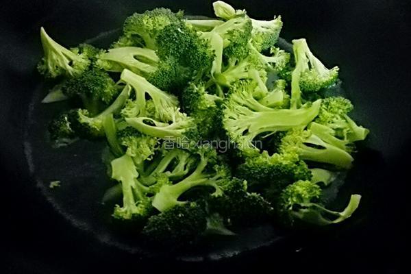鲜冬菇炒西兰花的做法图解3
