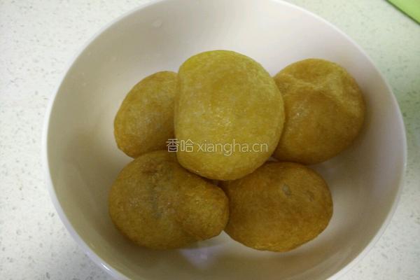 白菜炒油面筋的做法图解3