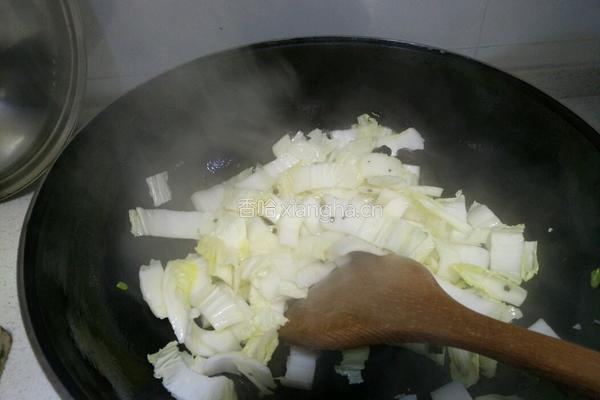 白菜炒油面筋的做法图解5