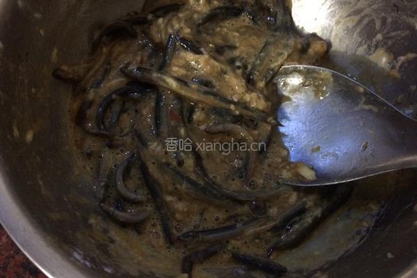 椒盐炸泥鳅的做法图解4
