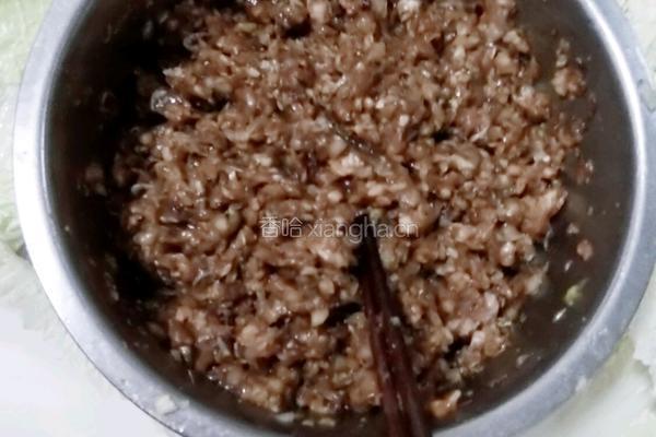 香菇白菜猪肉饺子馅的做法图解6