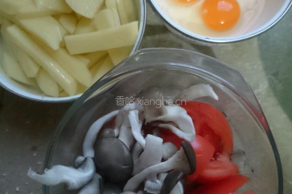 番茄土豆蛋花汤的做法图解1