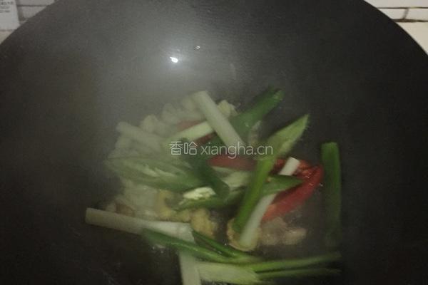 小鸡炖香菇的做法图解6