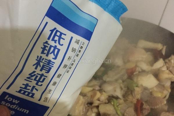 小鸡炖香菇的做法图解9