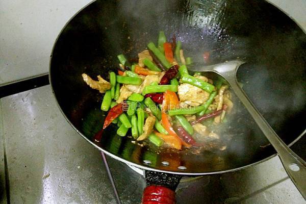 鸡脯肉炒四季豆的做法图解5