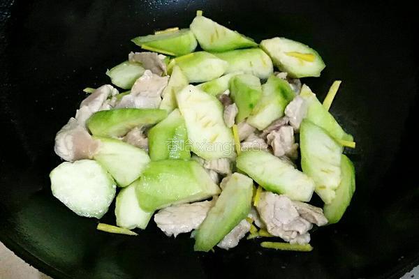 丝瓜肉片汤的做法图解4