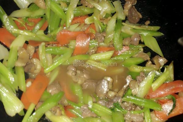 芹菜炒鸭肉的做法图解5