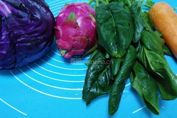 彩色素水饺的做法图解1