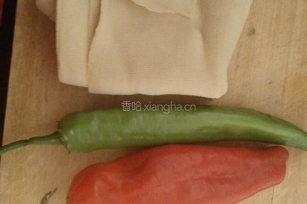 尖椒豆腐皮的做法图解1