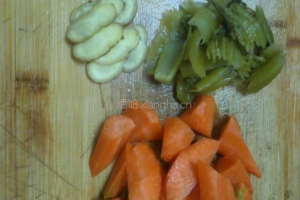 胡萝卜焖鸭肉的做法图解2