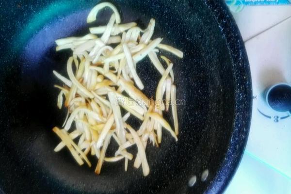 干煸杏鲍菇的做法图解3