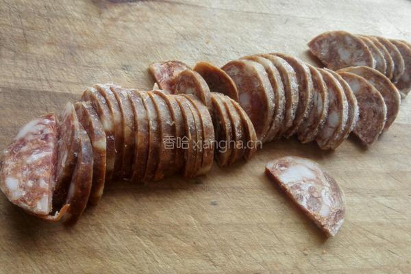 土豆腊肠焖饭的做法图解2