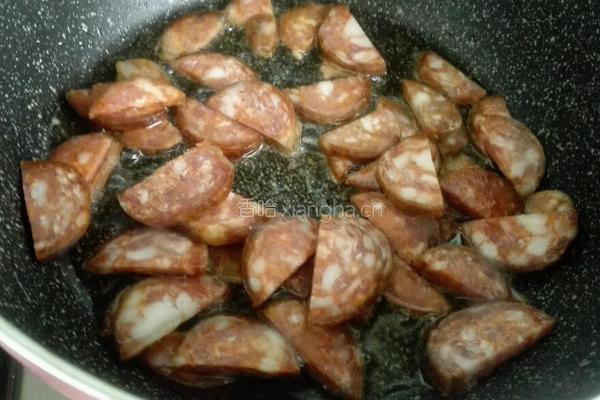 土豆腊肠焖饭的做法图解3