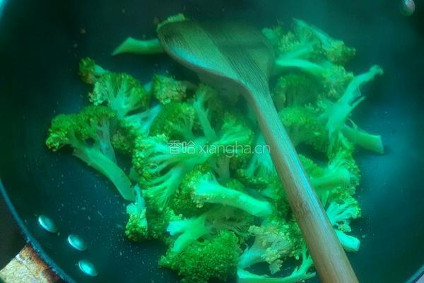 清炒西兰花的做法图解4