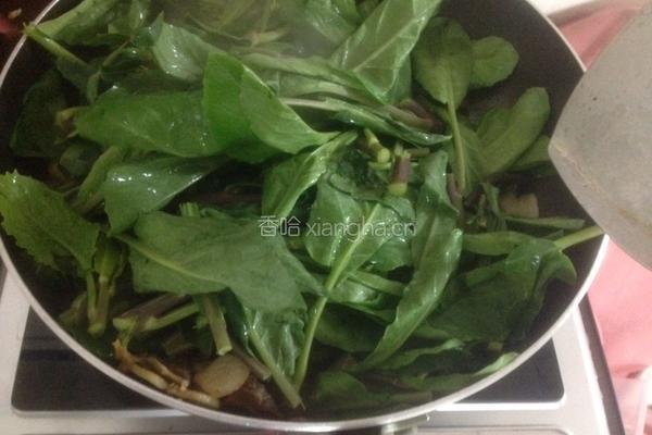 芥蓝炒鱼干的做法图解7