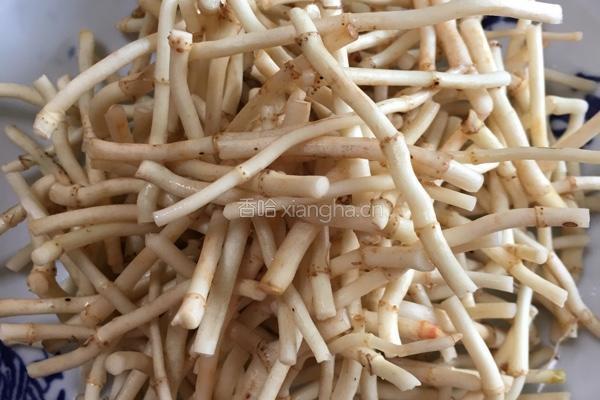 折耳根炒腊肉的做法图解2