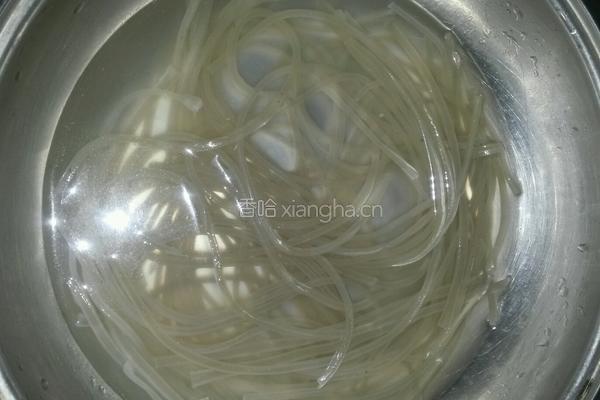 粉丝炒鸡蛋的做法图解1