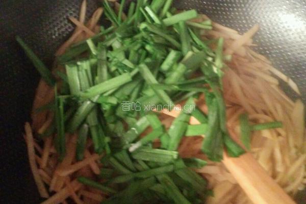 韭菜土豆丝的做法图解9