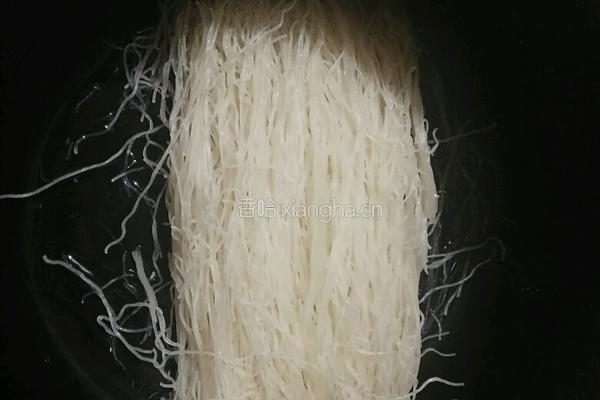 鸡蛋炒米粉的做法图解1